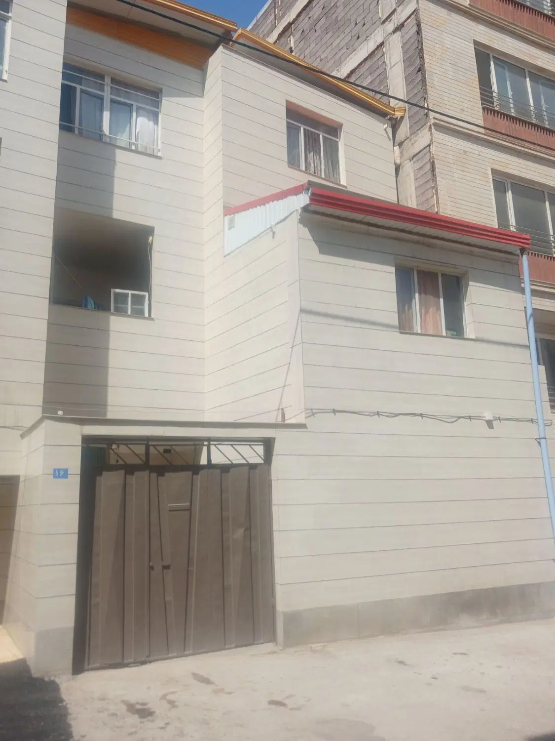 مسکونی ۳ طبقه