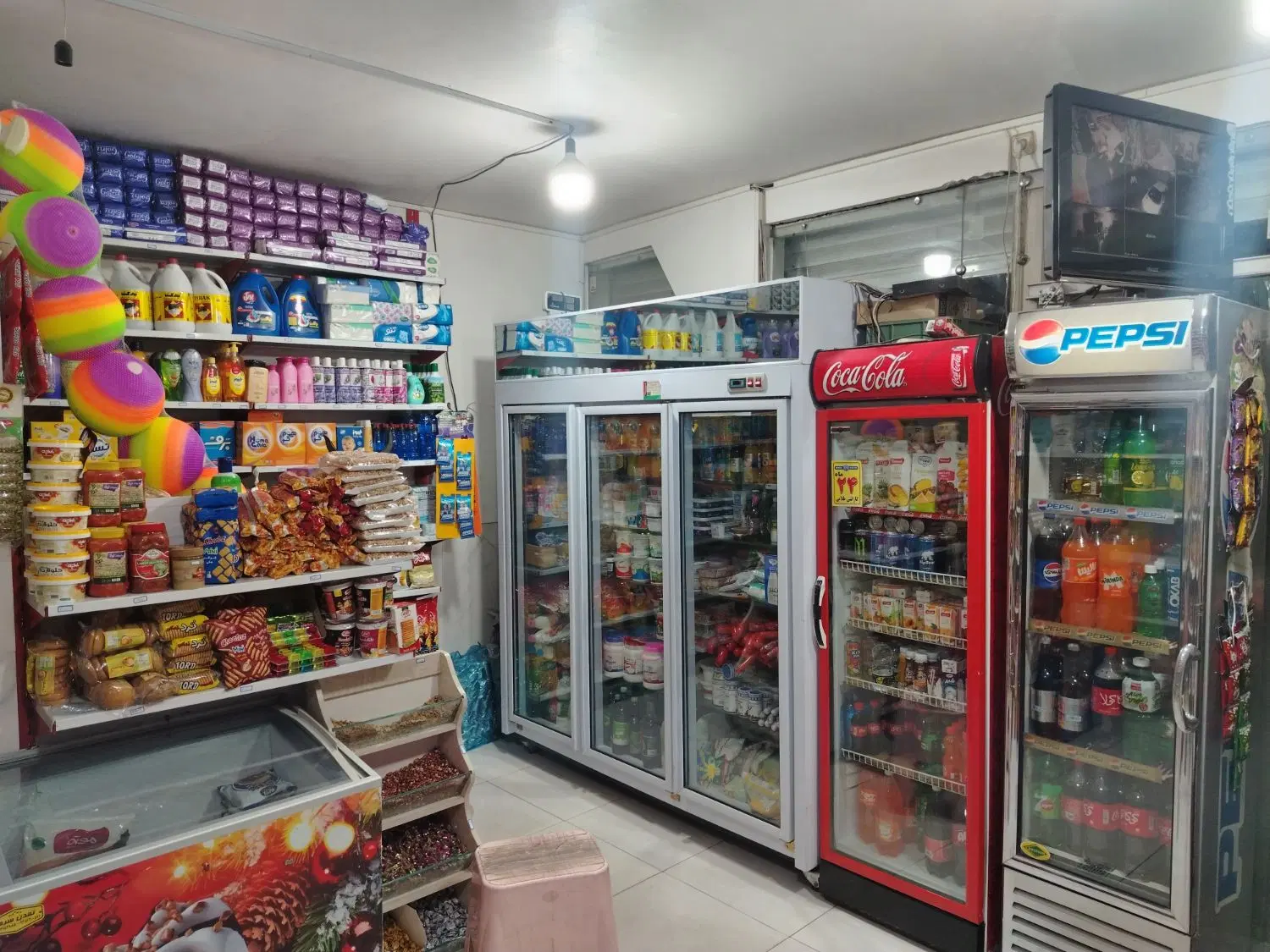 مغازه فروشی سوپرمارکت بااجناس یابدون اجناس