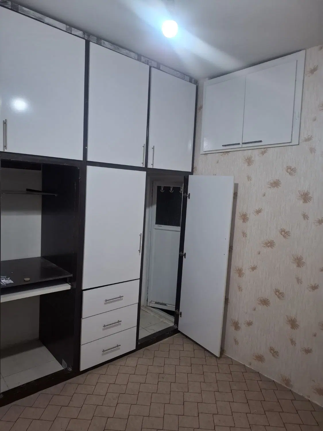 آپارتمان  داخل حاشیه
