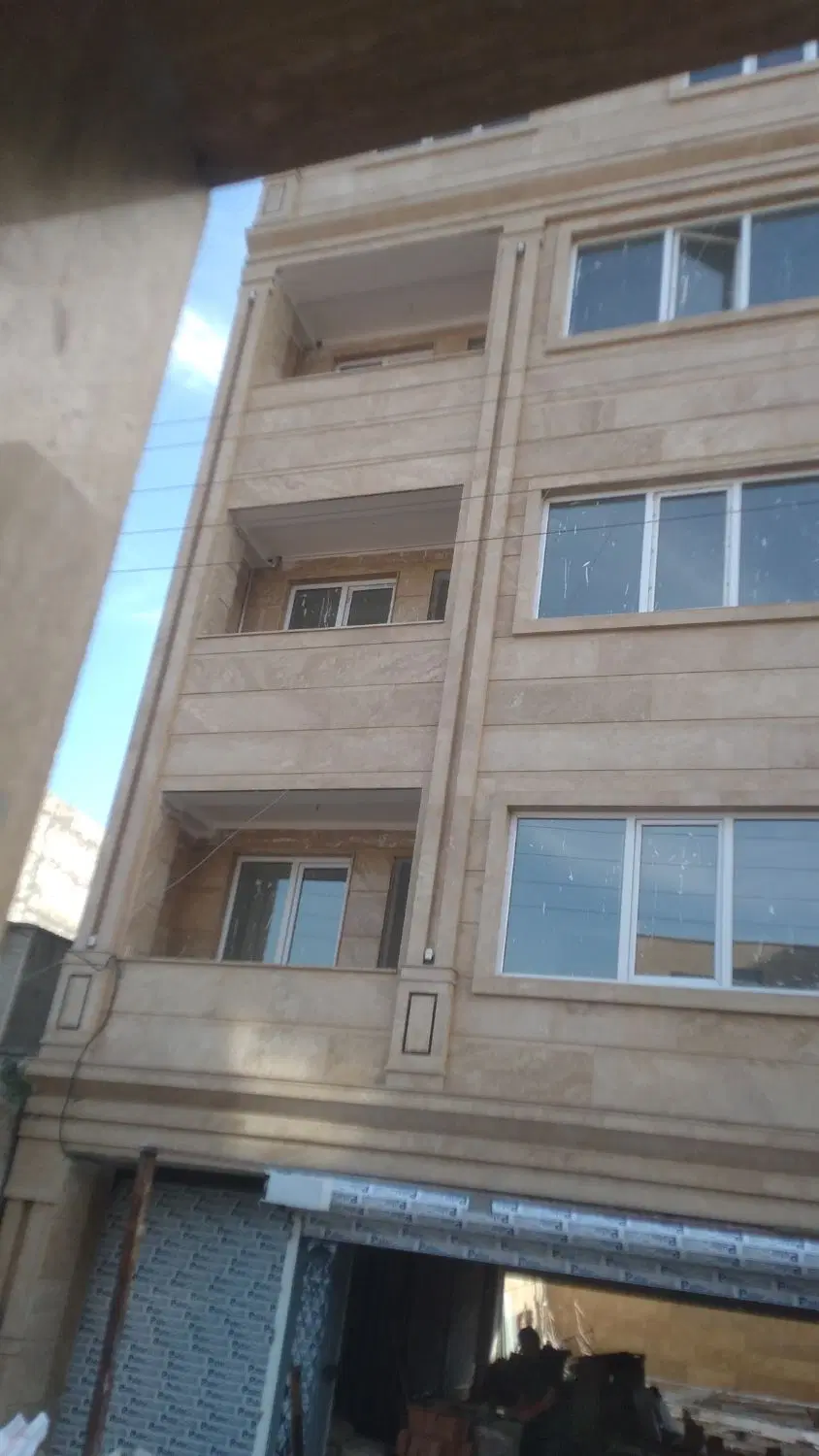 واحد ۹۵ متر در غریبان