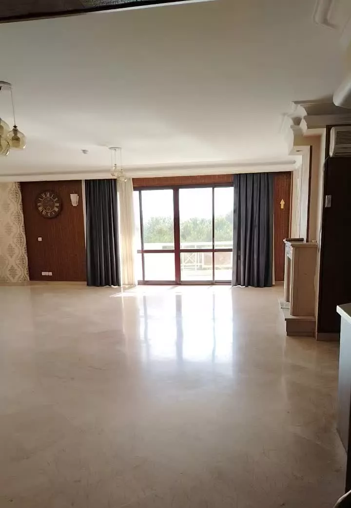 اجاره آپارتمان ۲۰۰متر طبقه۴ بر مشتاق۲ با ویو پارک
