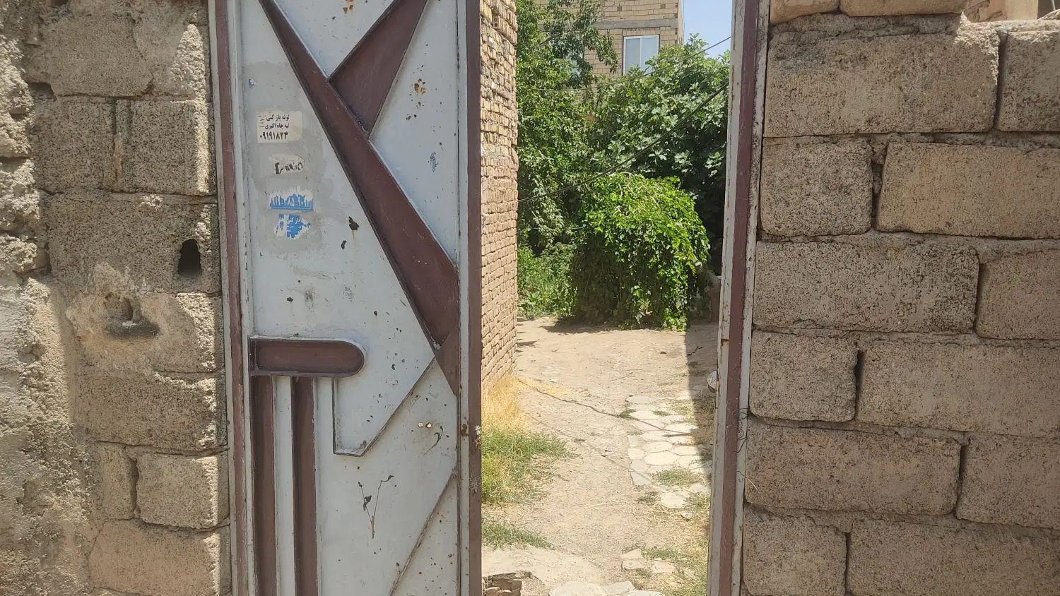خانه کلنگی داری سه اتاق بزرگ