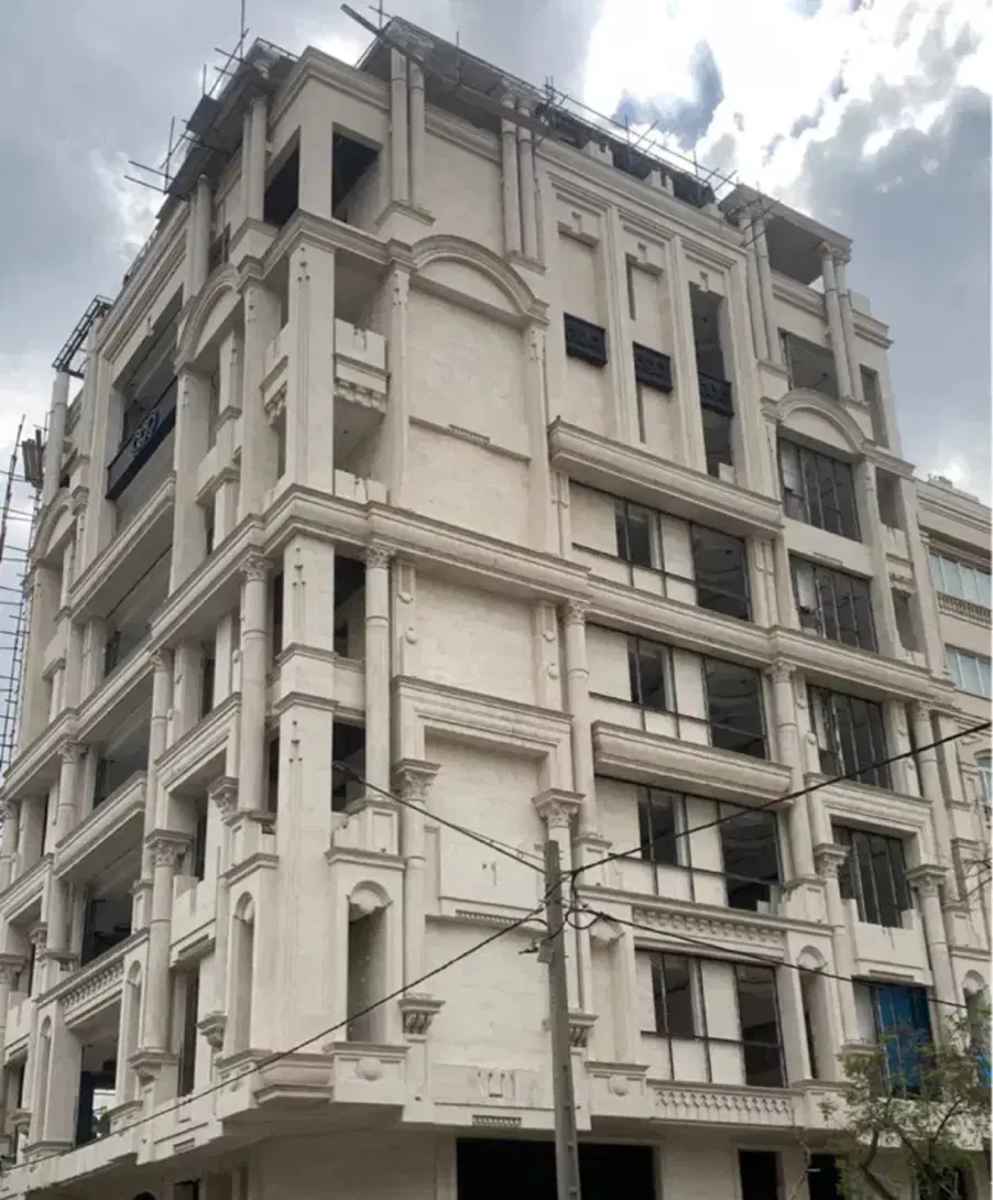 ۱۰۰متر_صفر_لابی شیک_سر نبش