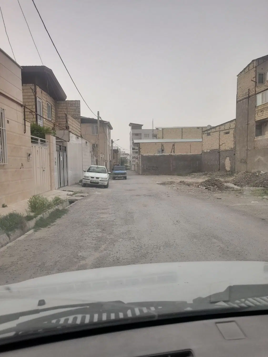 زمین گردو فلک ناز