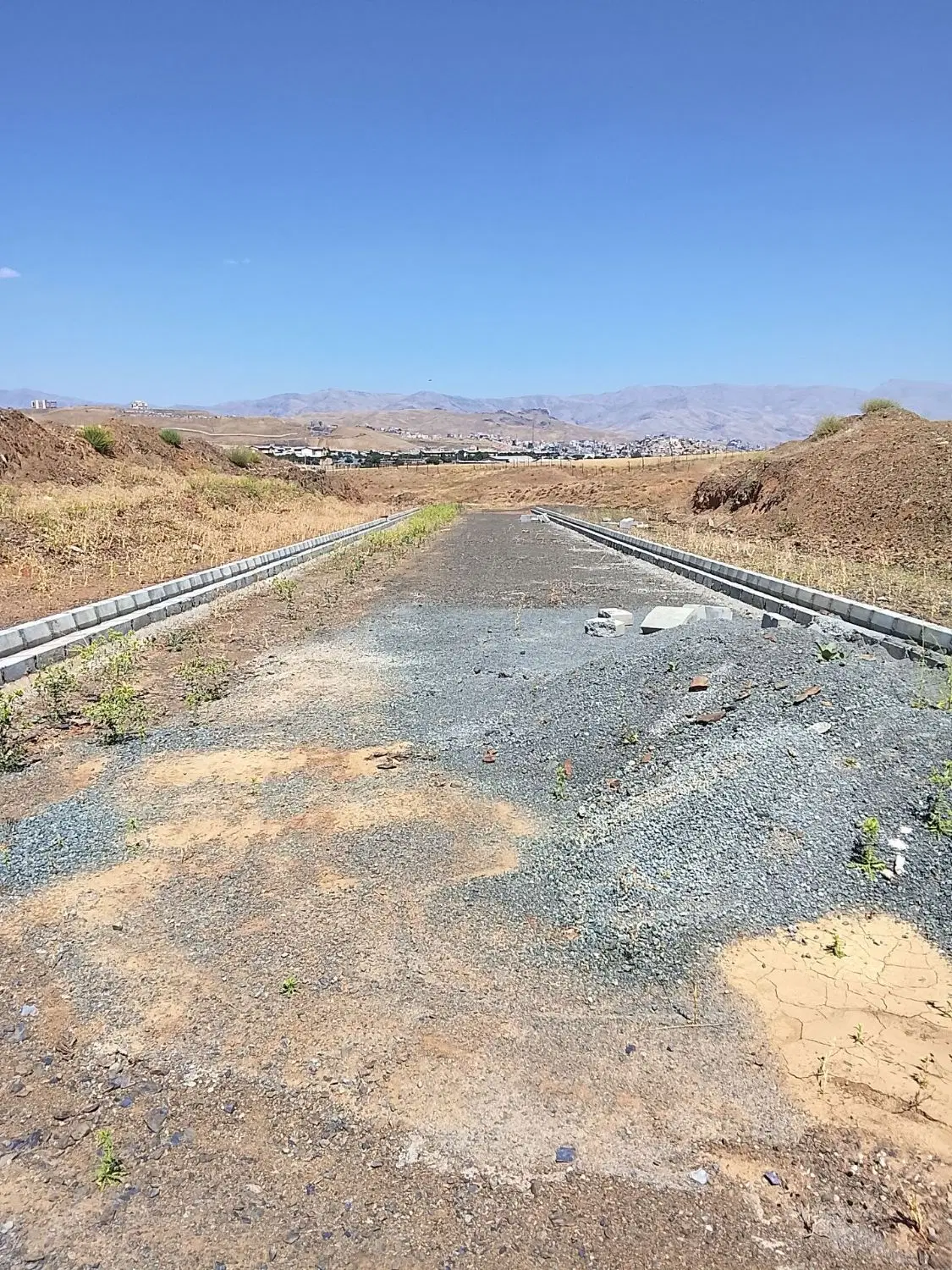 زمین ۲۰۰ متری جنوبی فاز۲ شهرک وحدت