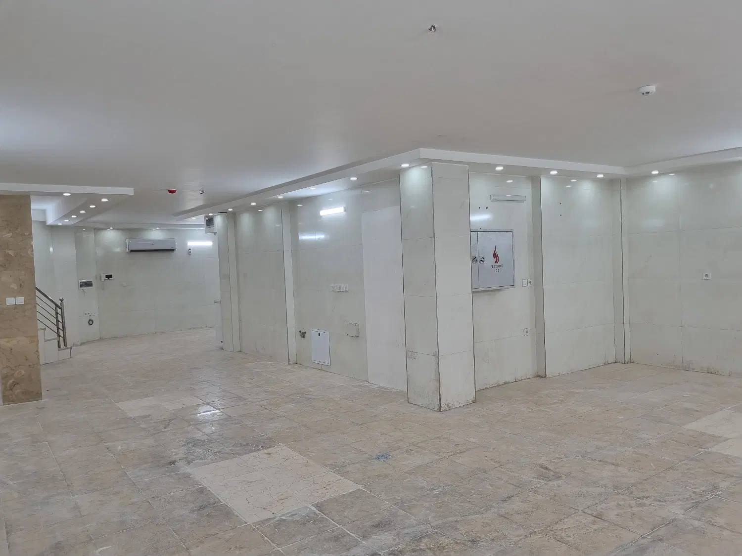 دفتر کار در هشت بهشت
