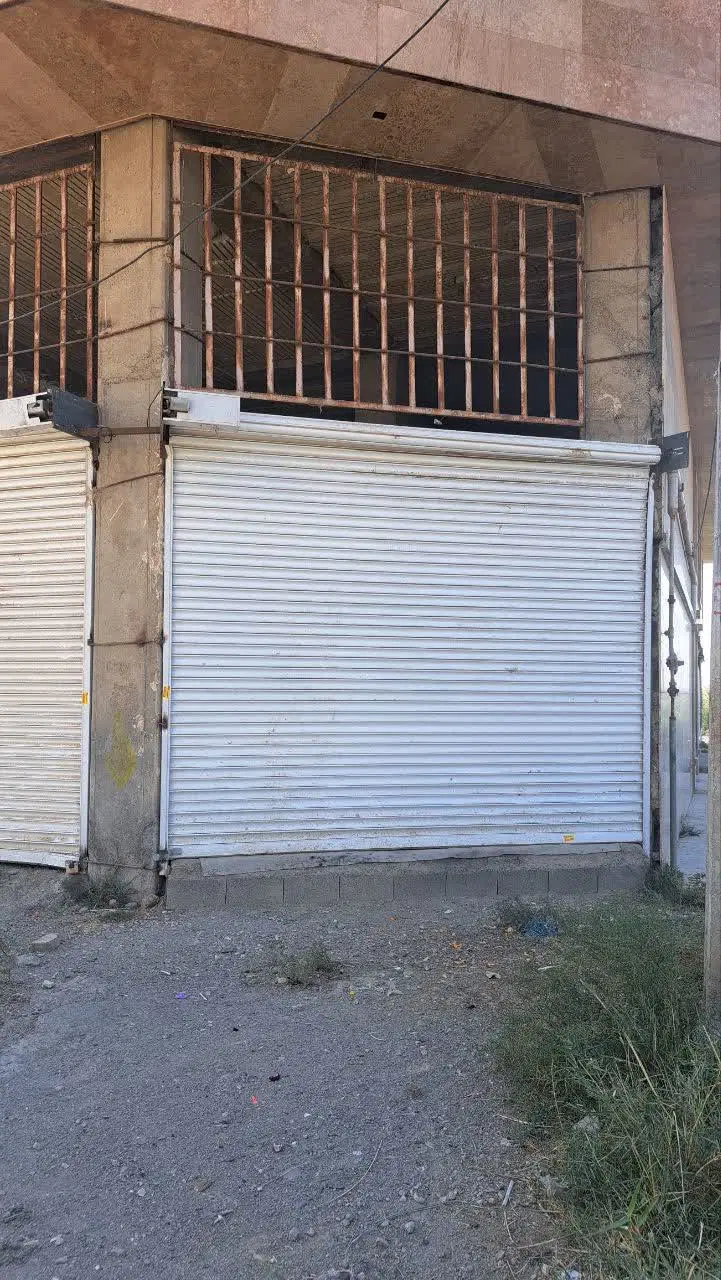 دو دهانه مغازه 90 متر یکی 50 متر یکی 40
