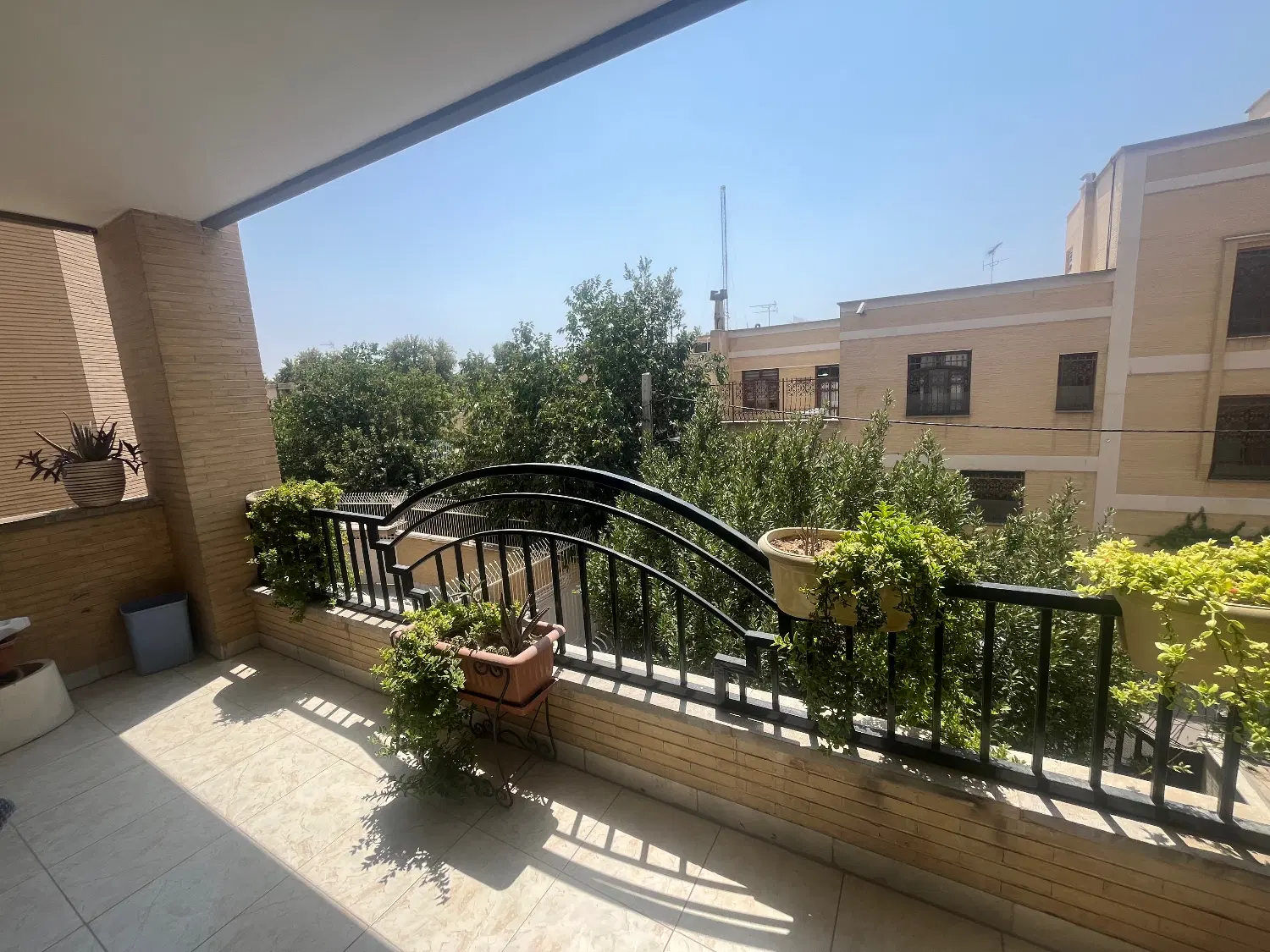 ۹۷ متری _ دوخواب_ دوکله_ تک واحدی_ تک مستر