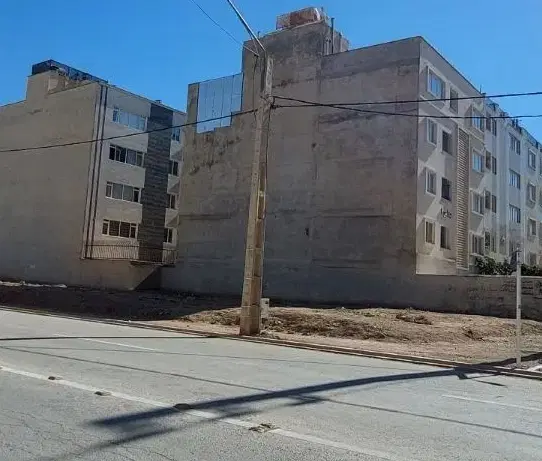 فروش زمین مسکونی۳۰۰متر عرض۱۰درب ازساختمان باپروانه