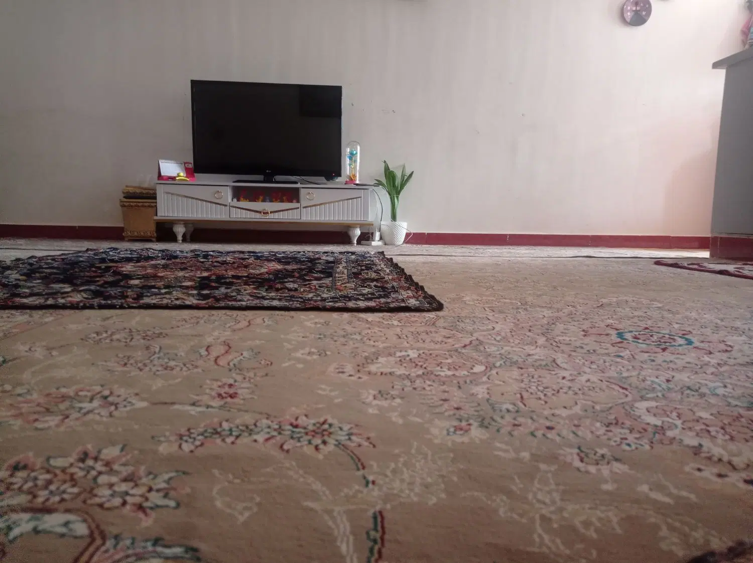 یک واحد همکف 85متری بدون بالکن