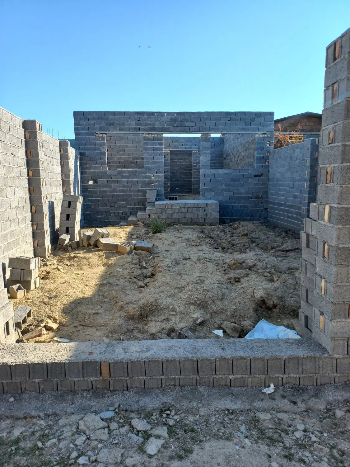یک قطعه زمین مسکونی