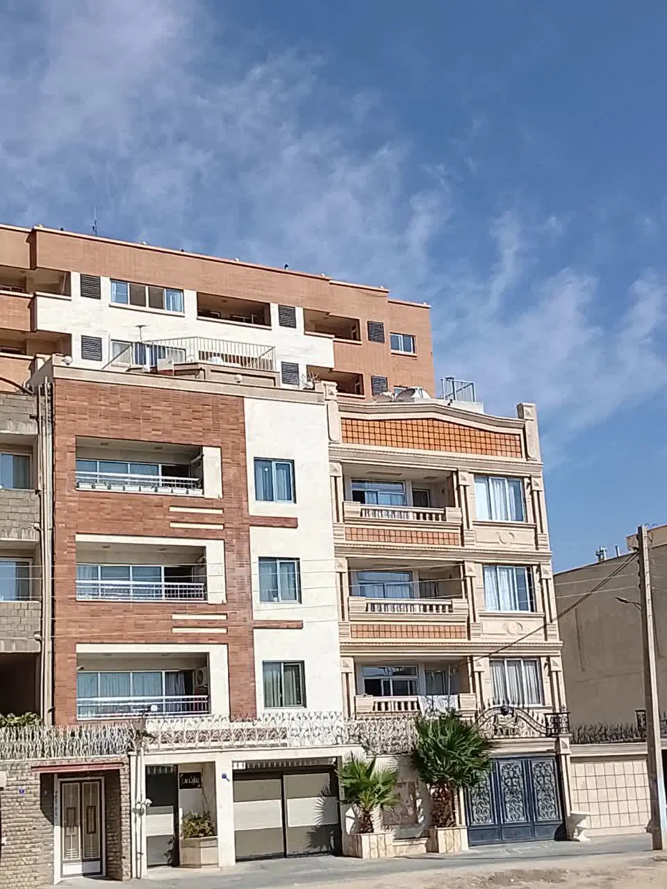 فروش اورژانسی نیازمالی۱۲۶متر سه خواب پاکدشت متری۴۵