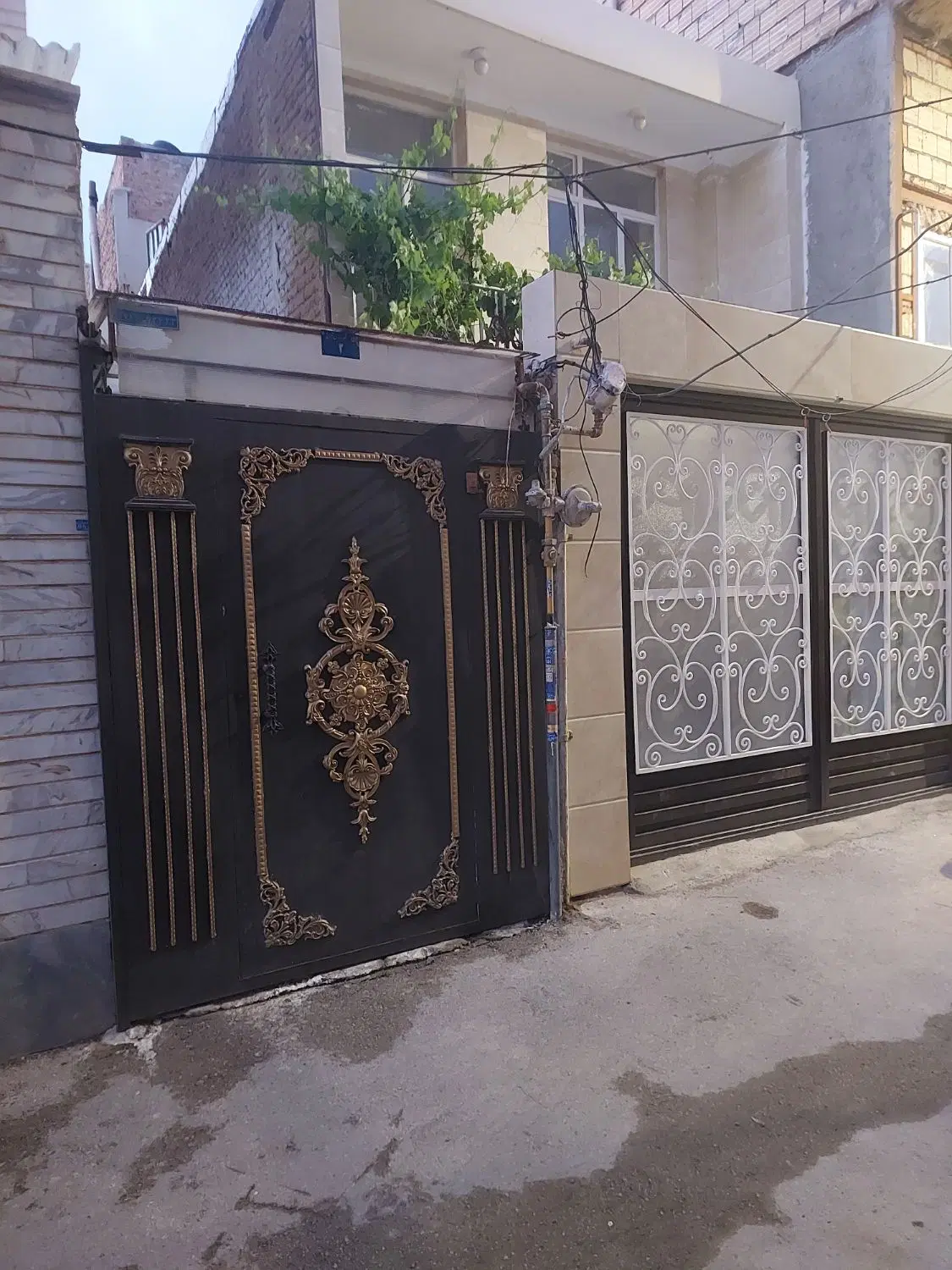 حیاط۱۳۴ متری در سجادیه جنوبی منظریه