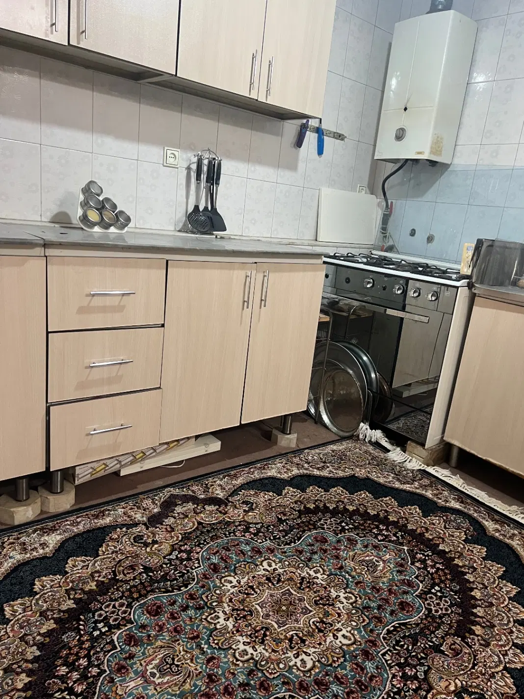 مستغلاتی طبقه دوم به خانم داده میشود( سرویس داخل)