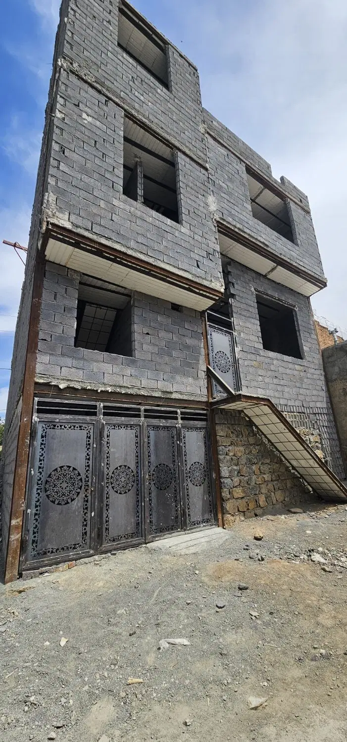 دو طبقه 180متری خیابان گاز نایسر با 2مغازه تجاری
