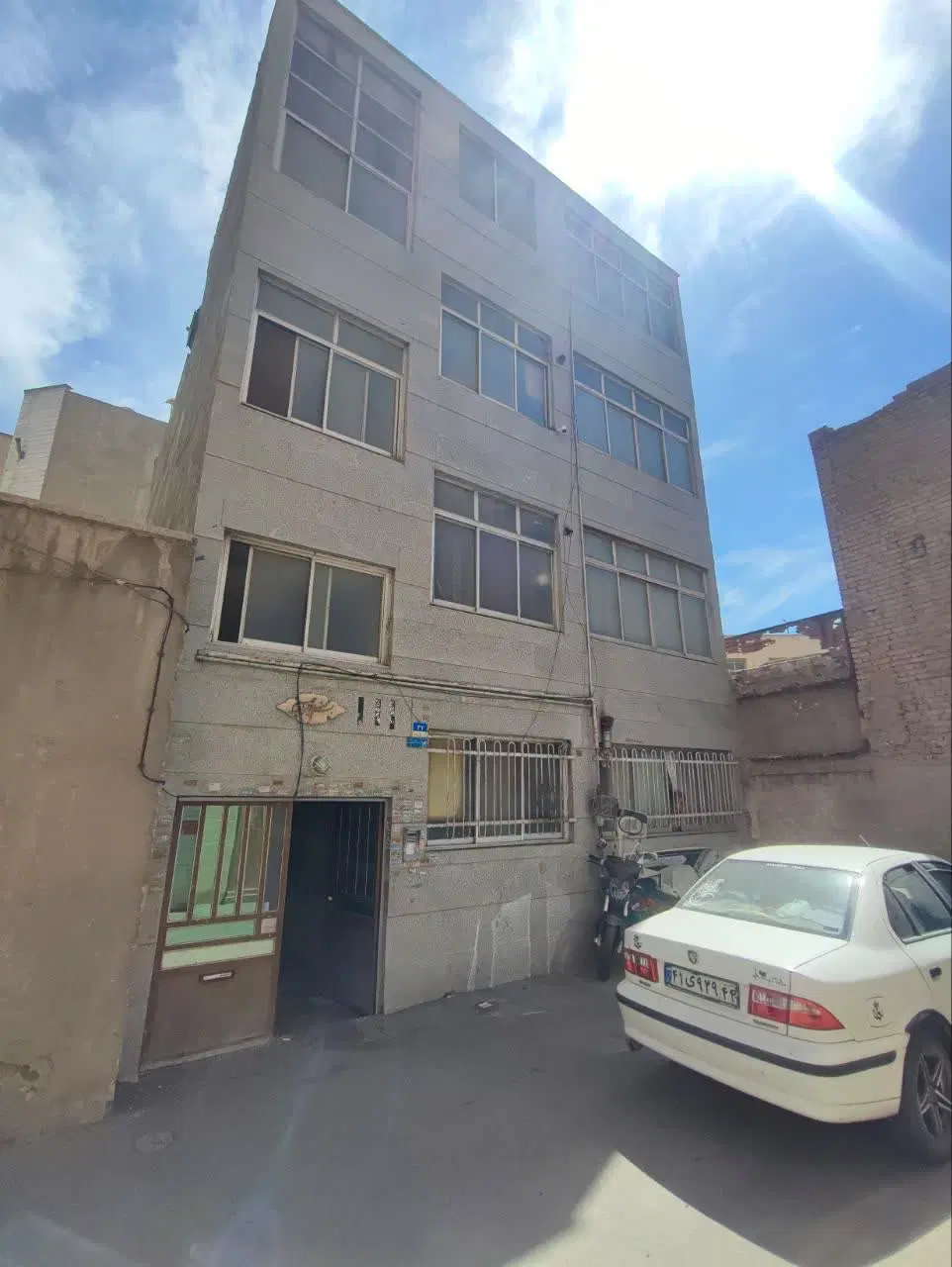 خونه ویلایی آپارتمان در ۴طبقه