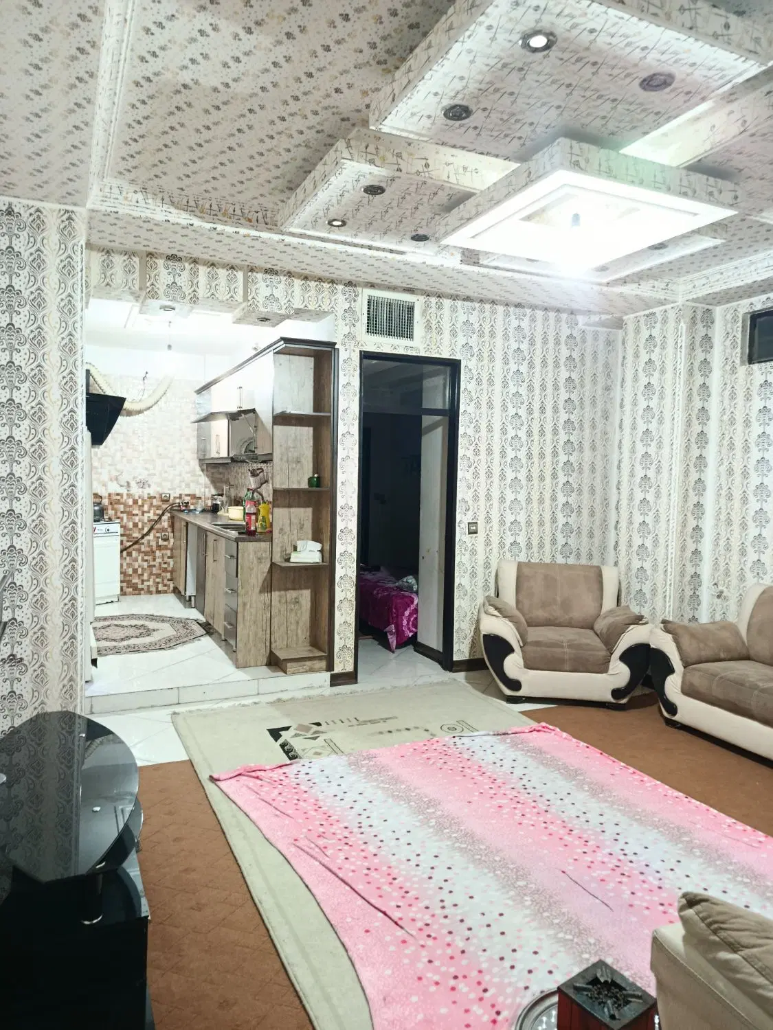 آپارتمان رهن ، پیشوا نقش جهان