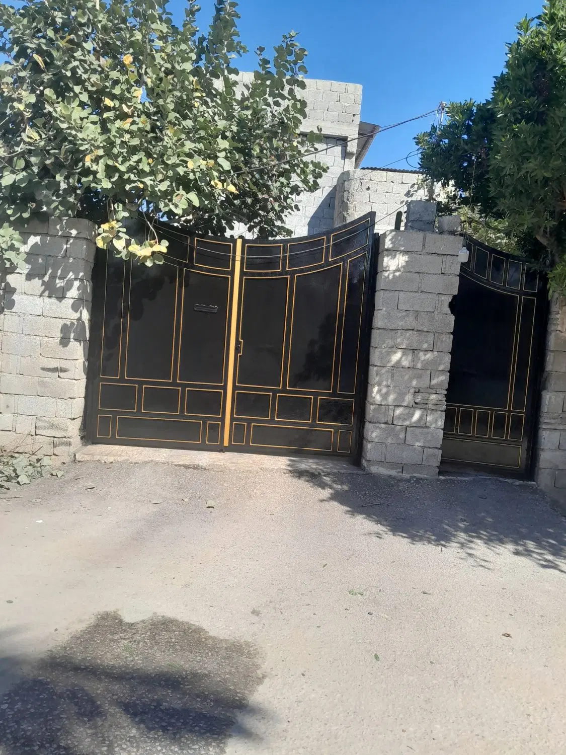 ۳۵۰مترزمین مسکونی دورش دیواربا۲هزاربلوک