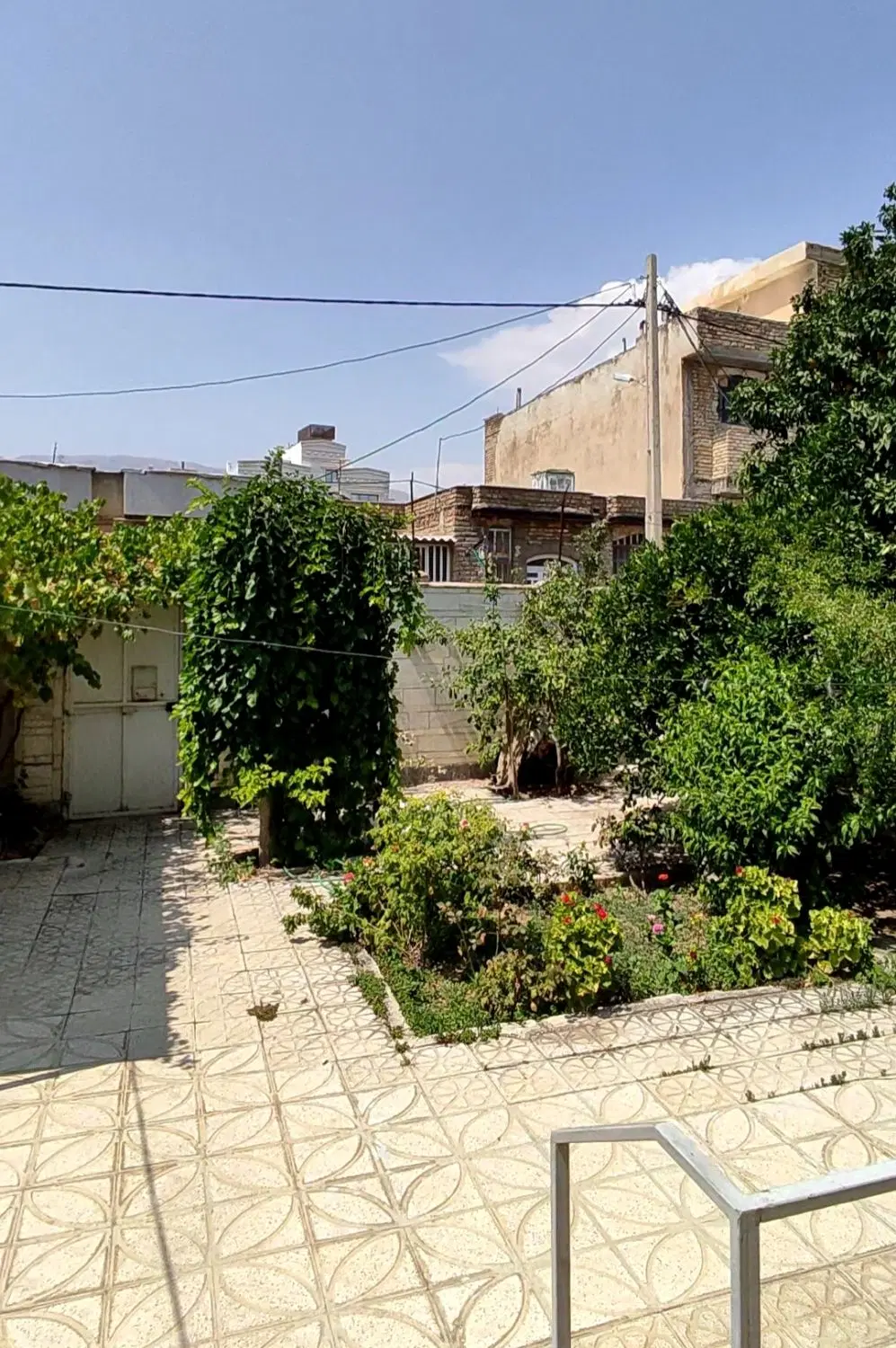 ویلایی ۱۸۵ متری عرض ۱۰.۵ شهرک آپادانا سه خواب