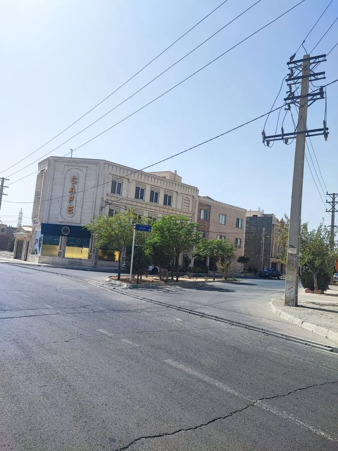 ۲۰۰ متر زمین شمالی_بدون مشرف_ پیشروی دار