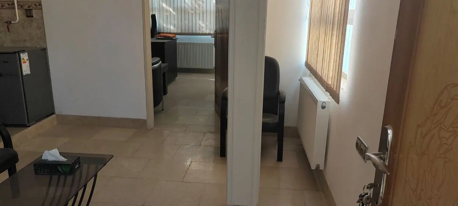 منزل مسکونی ۳ طبقه ۲۵ سال ساخت