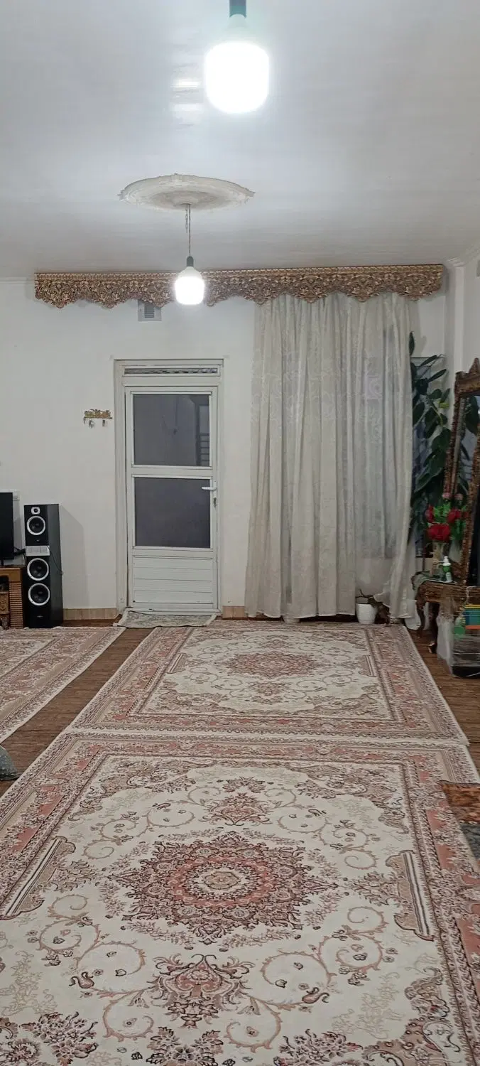 خانه 105 متر تکمیل و یک مغازه نیمه ساخت بر خیابان