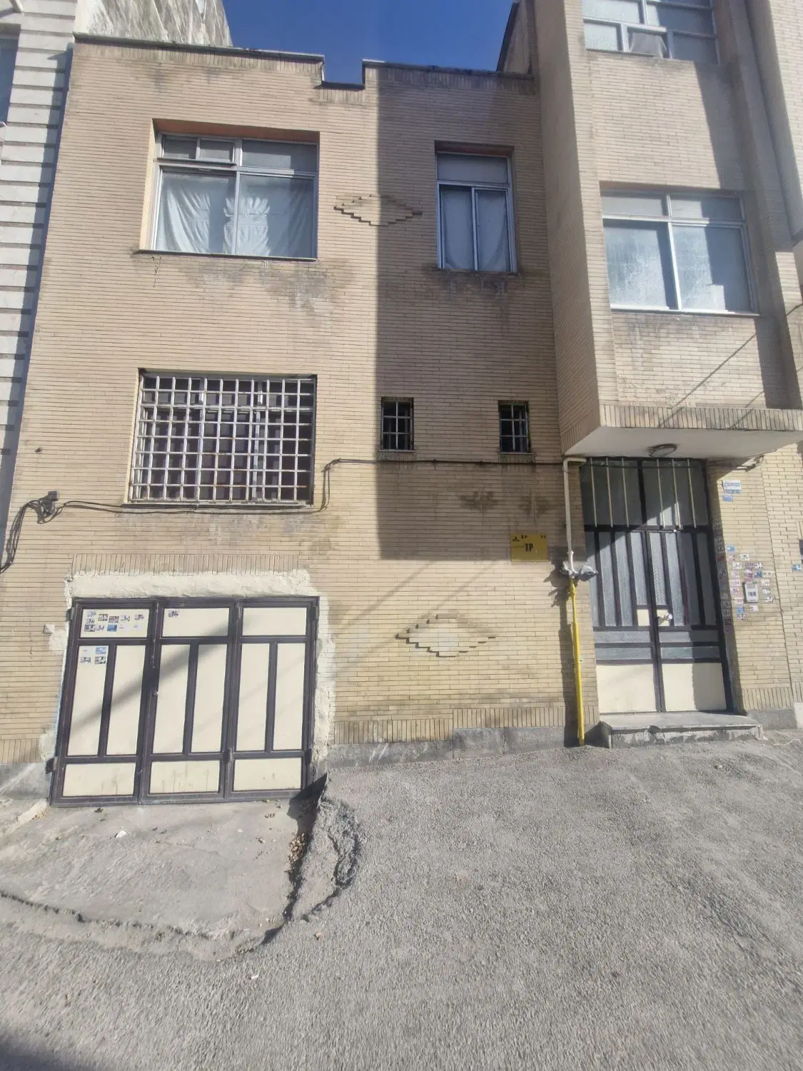 خانه دو طبقه ونیم