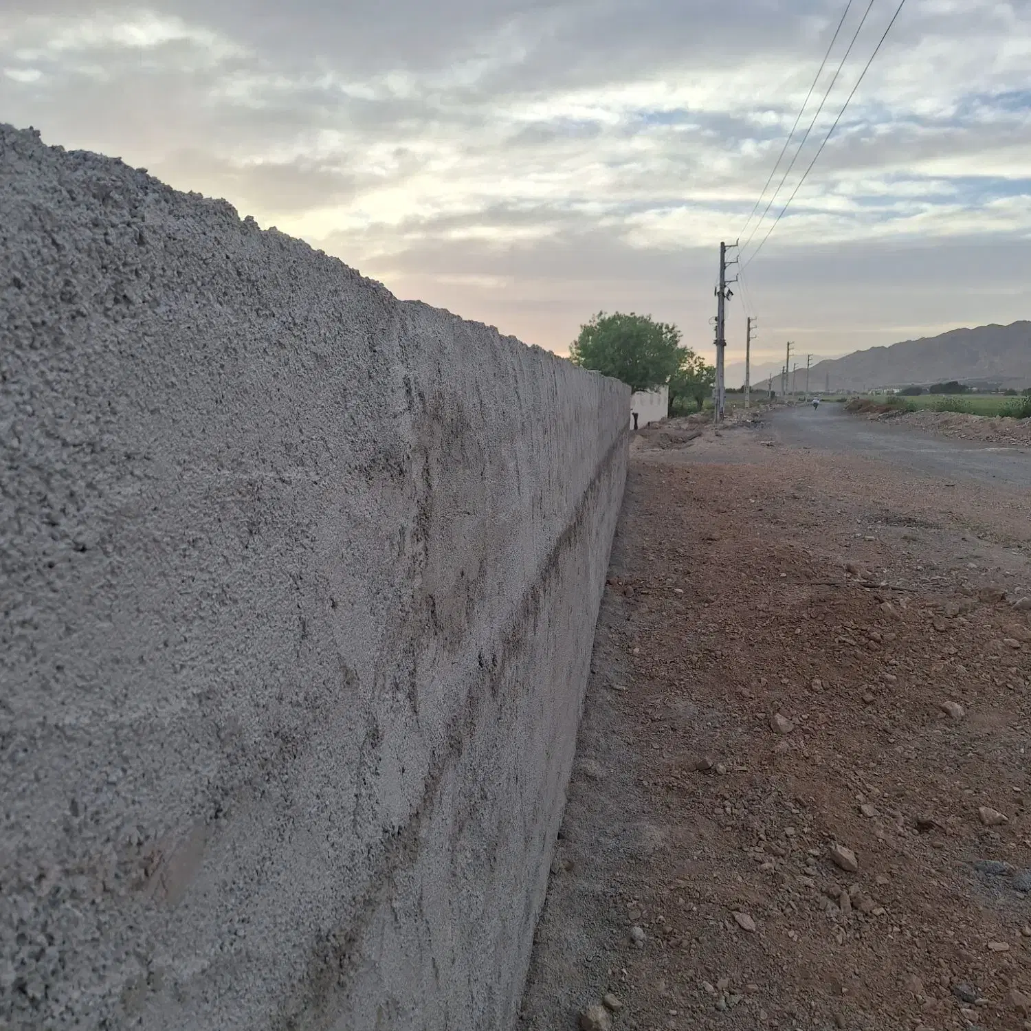 چهاردیواری گلزار