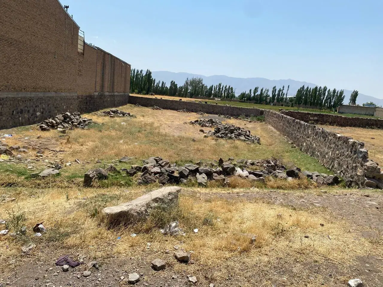 زمین ۱۰۰۰ متری چسبیده به خیابان اصلی