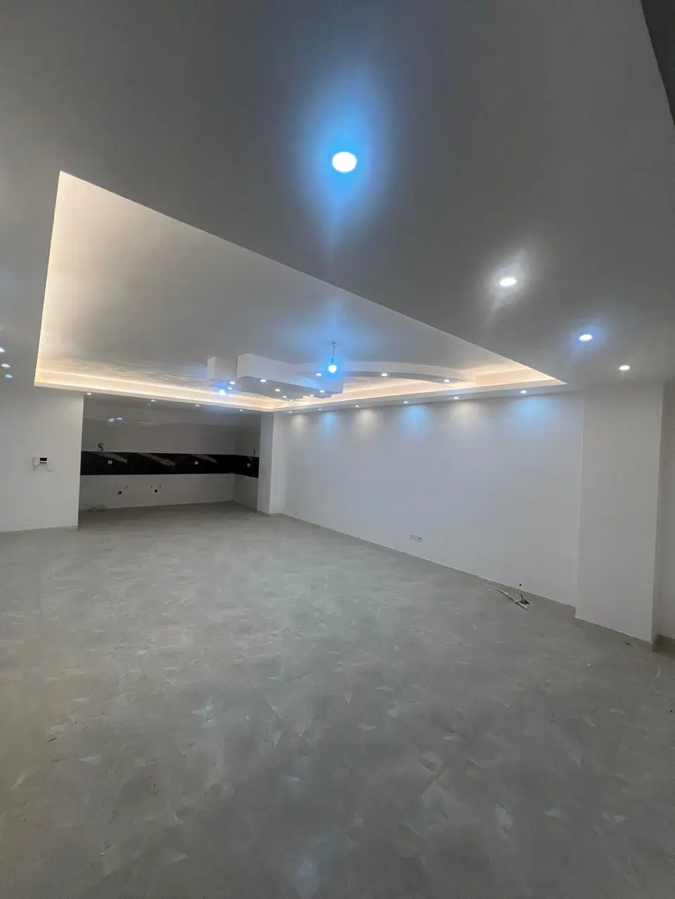 ۱۲۶ متر ۳ خواب استثنایئ باغ زمانی
