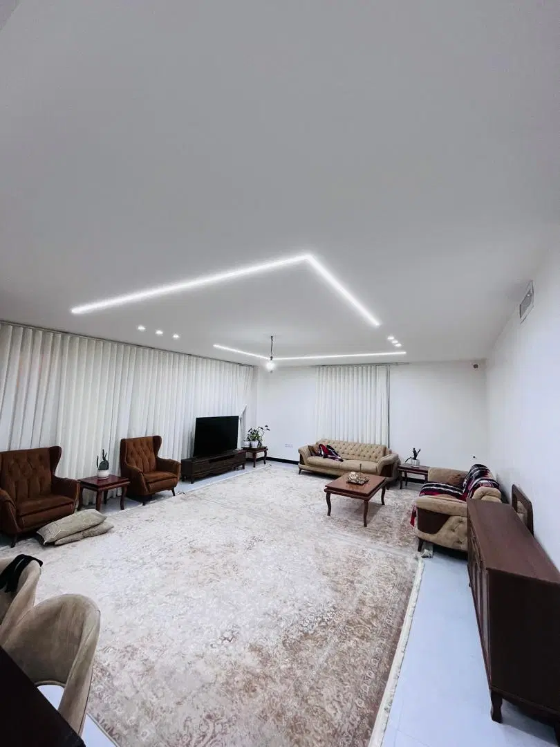 آپارتمان ۱۳۰ متری شخصی ساز سه خواب فول امکانات