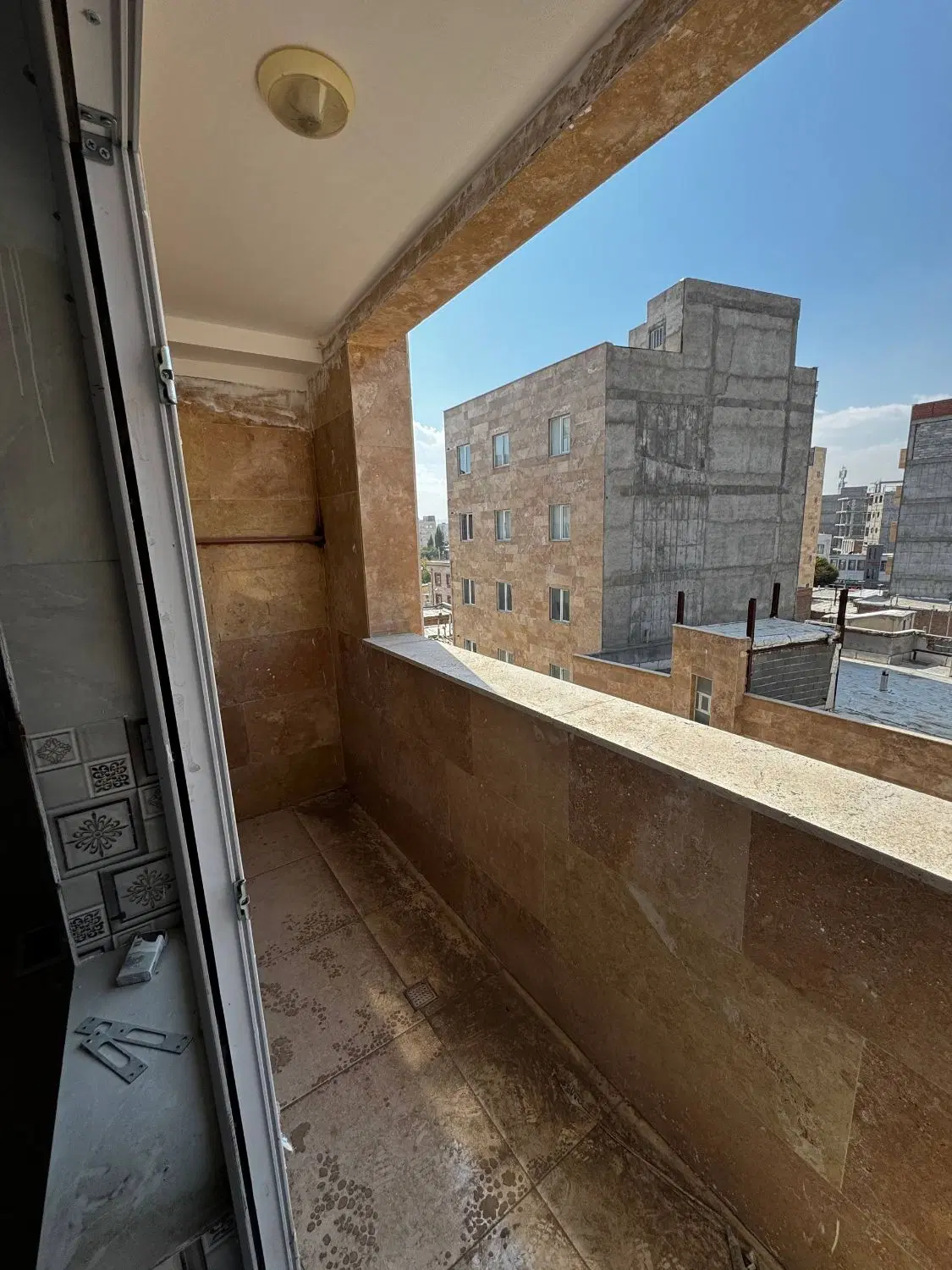 واحد ۱۰۲ متر _ خام کلید نخورده_ سند اماده