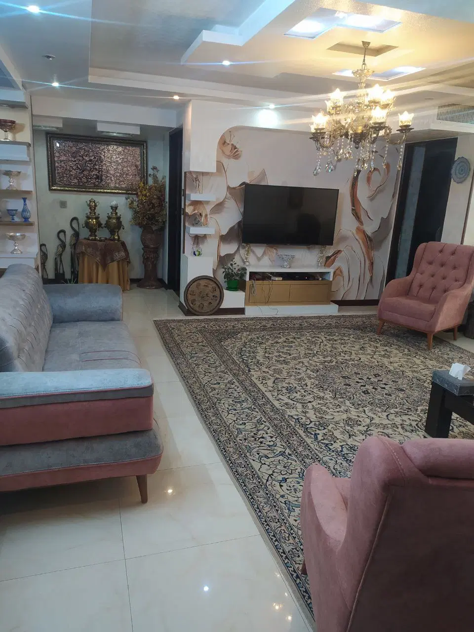 آپارتمان توحید چهارباغ بالا بهار ازادی