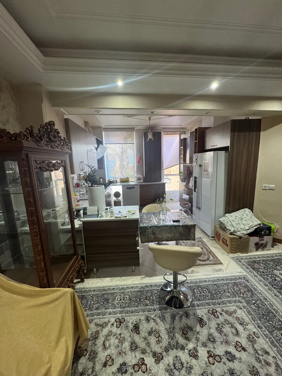 ۹۰ متر اپارتمان فروشی قلهک