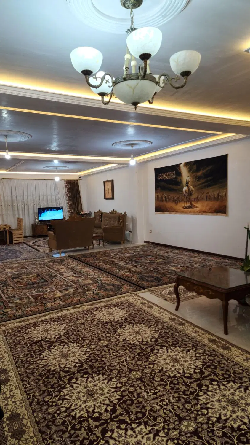 واحد ۱۸۵ متری  ۳خواب ۲کله نوساز  فول امکانات