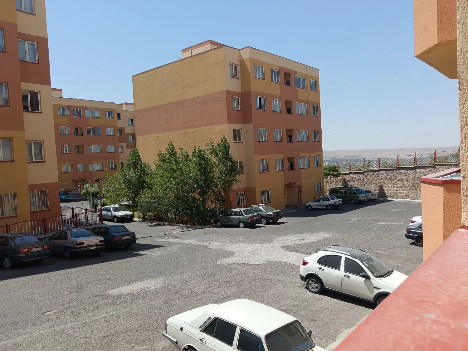 طبقه اول شرقی دوکله به متراژ ۹۰متر