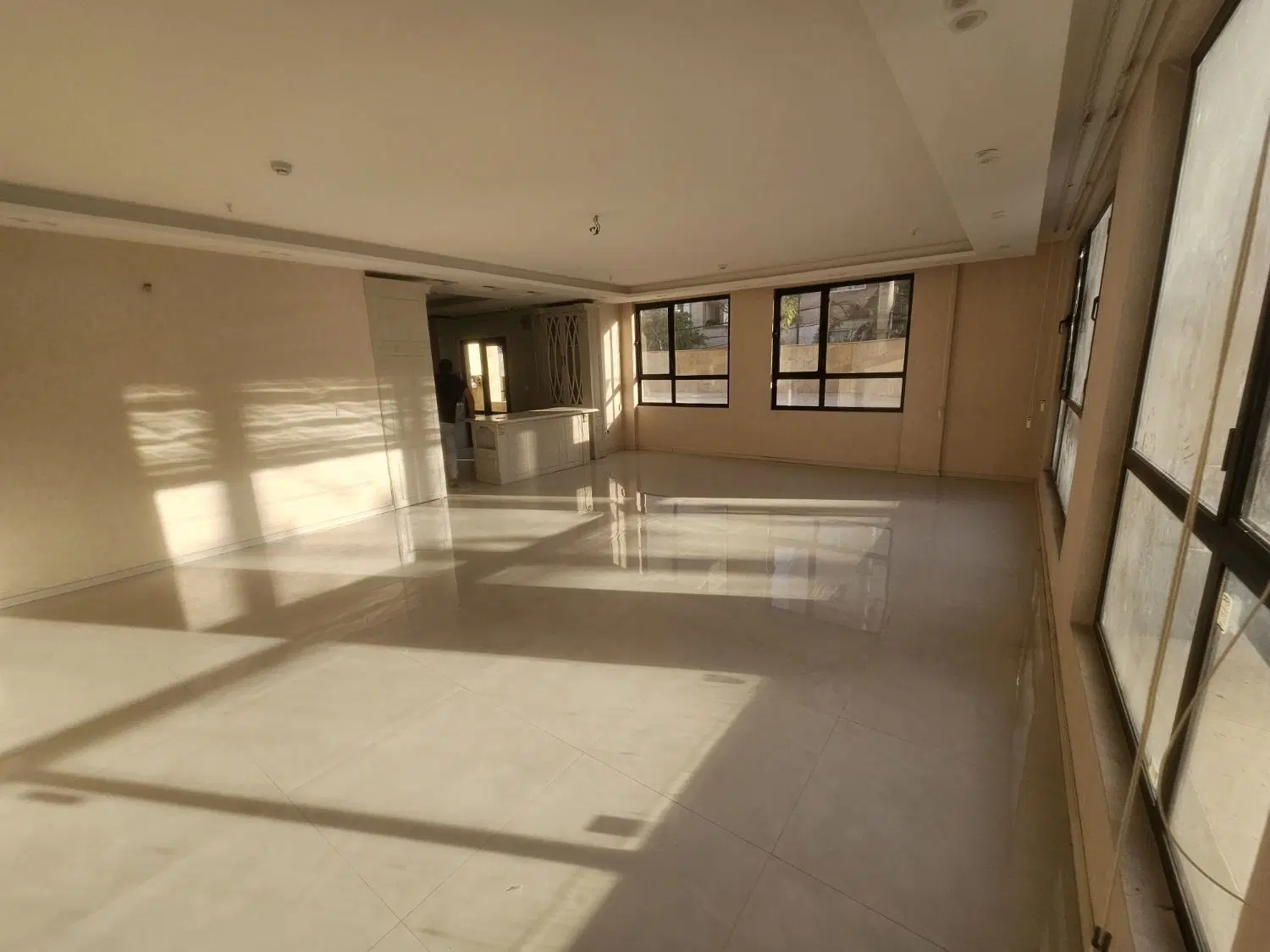اپارتمان ۱۵۰ متر نبش رز ۲