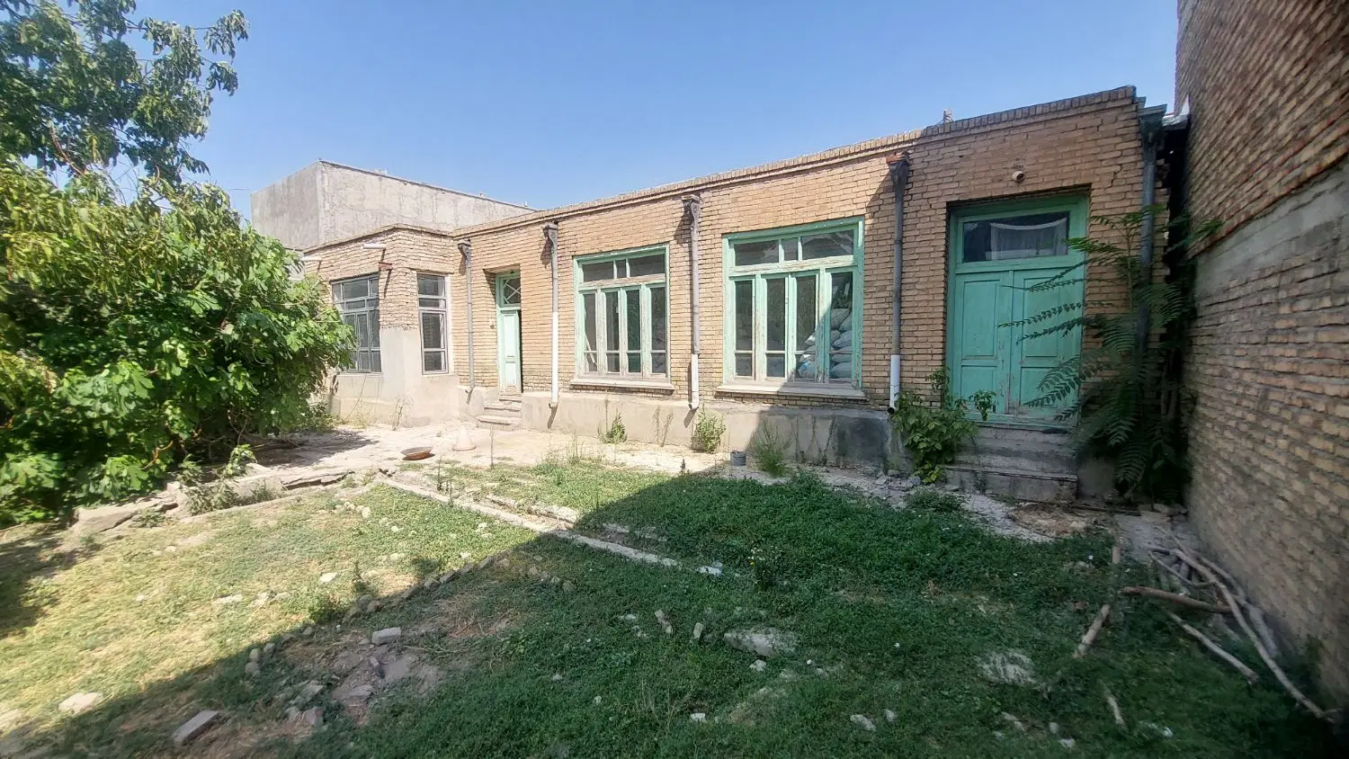 خونه کلنگی و قدیمی بزرگ ۵۳۰ متر