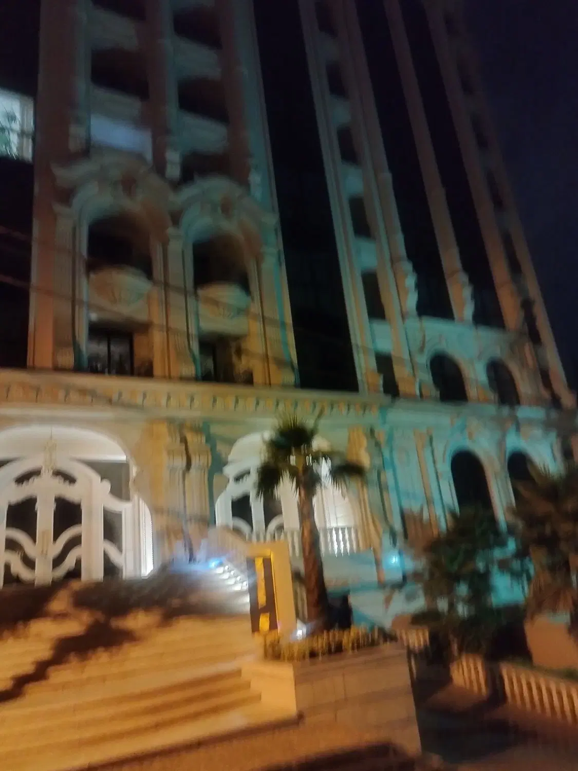 زمین ۴۶۶متری سه نبش