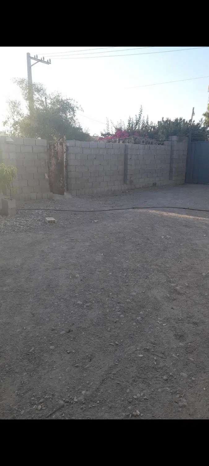 زمین سرخون ۳۰۰متر