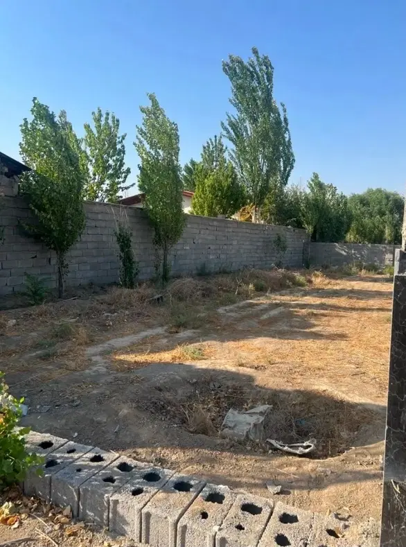 300متر زمین چهار دیواری برای ساخت و ساز ویلا