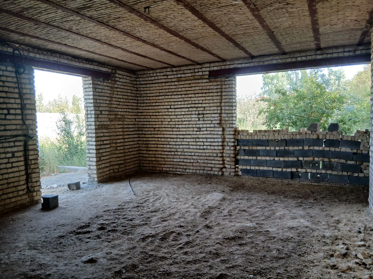 باغ ۱۱۰۰متری خیابان درختی