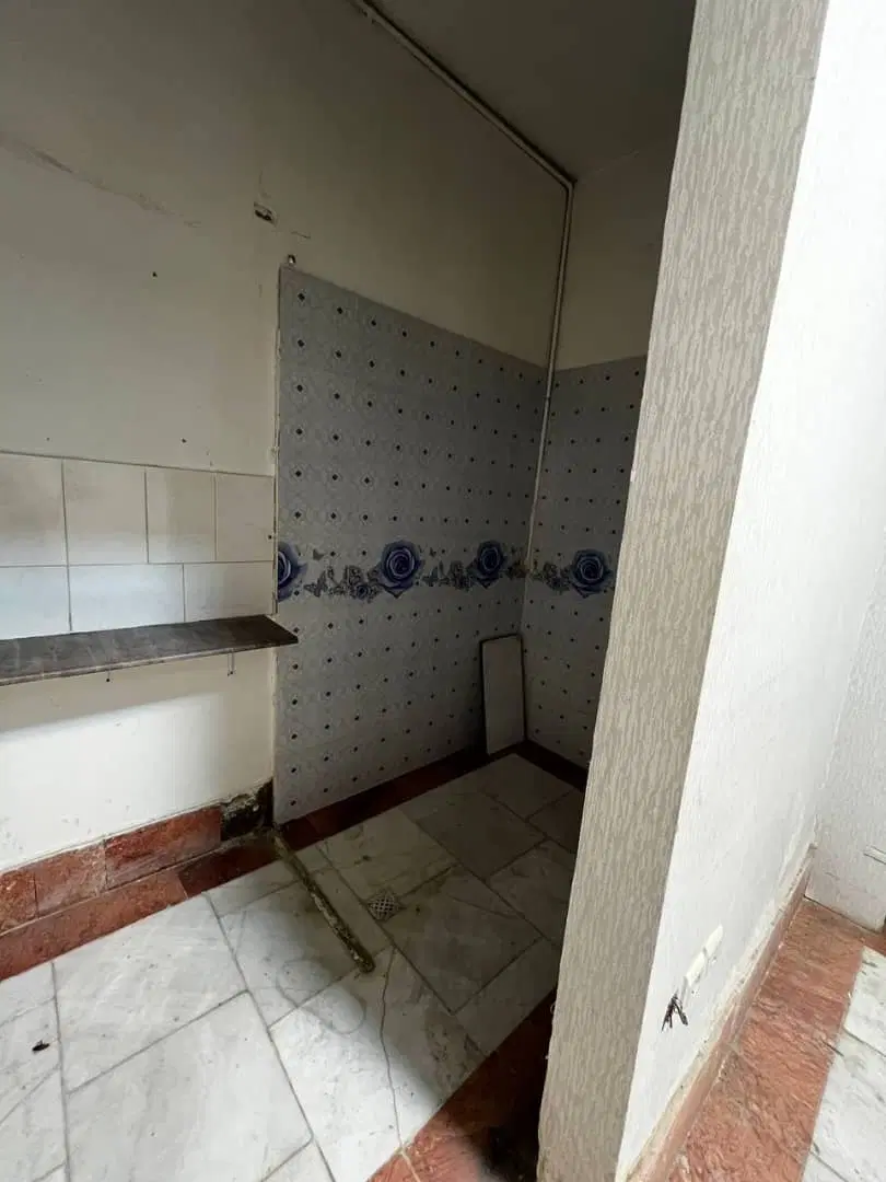 ۳۰۰ متر، کوهسنگی ۶، نبش چهار راه اول