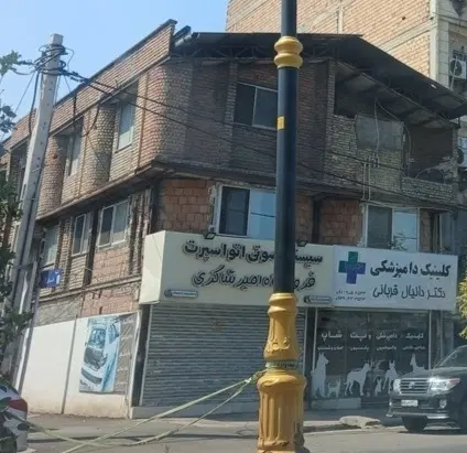 دوباب مغازه بر اصلی و یک واحد مسکونی