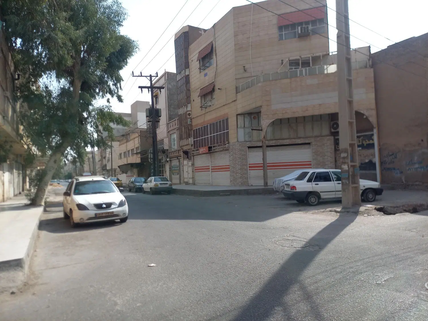 مغازه ۳ دهنه نادری دو نبش