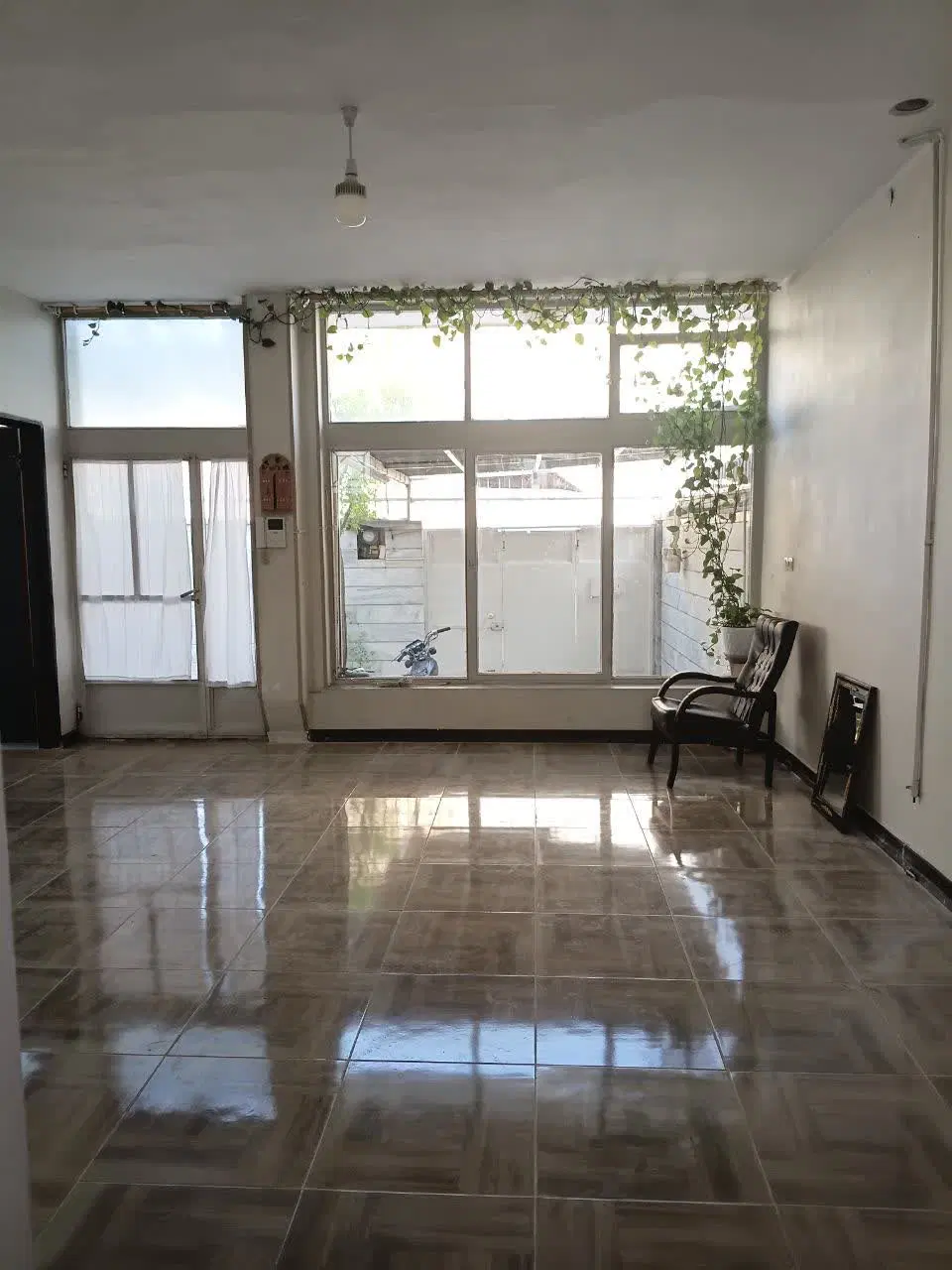 فروش فوری منزل ویلایی ۲ کله ۱۲۰ متری خ پوریای ولی