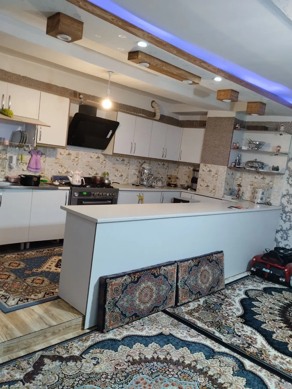 ۱۰۰متری خوش نقش پر نور