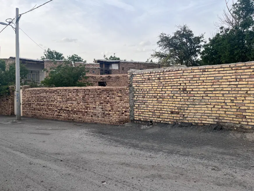 فروش خانه کلنگی با حیاط بزرگ مناسب سرمایه گذاری