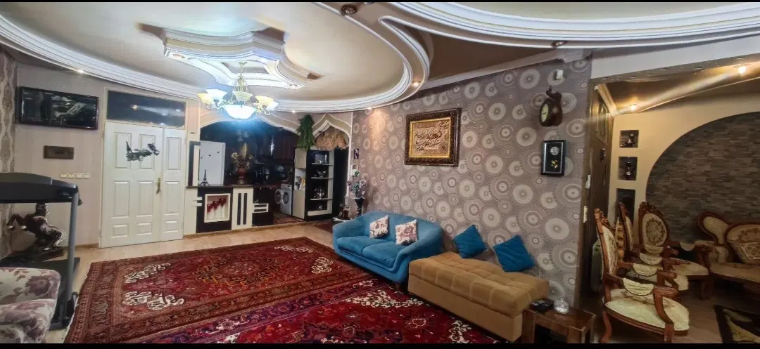 حیاط شخصی جنوبی 176متر