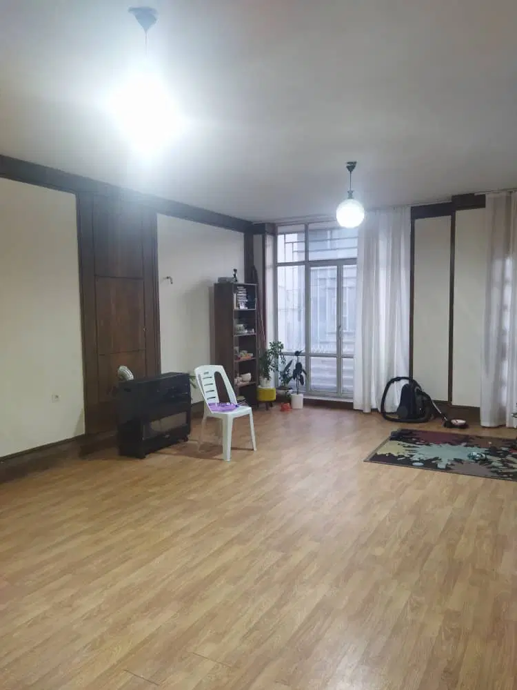 نیازمند همخانه خانم